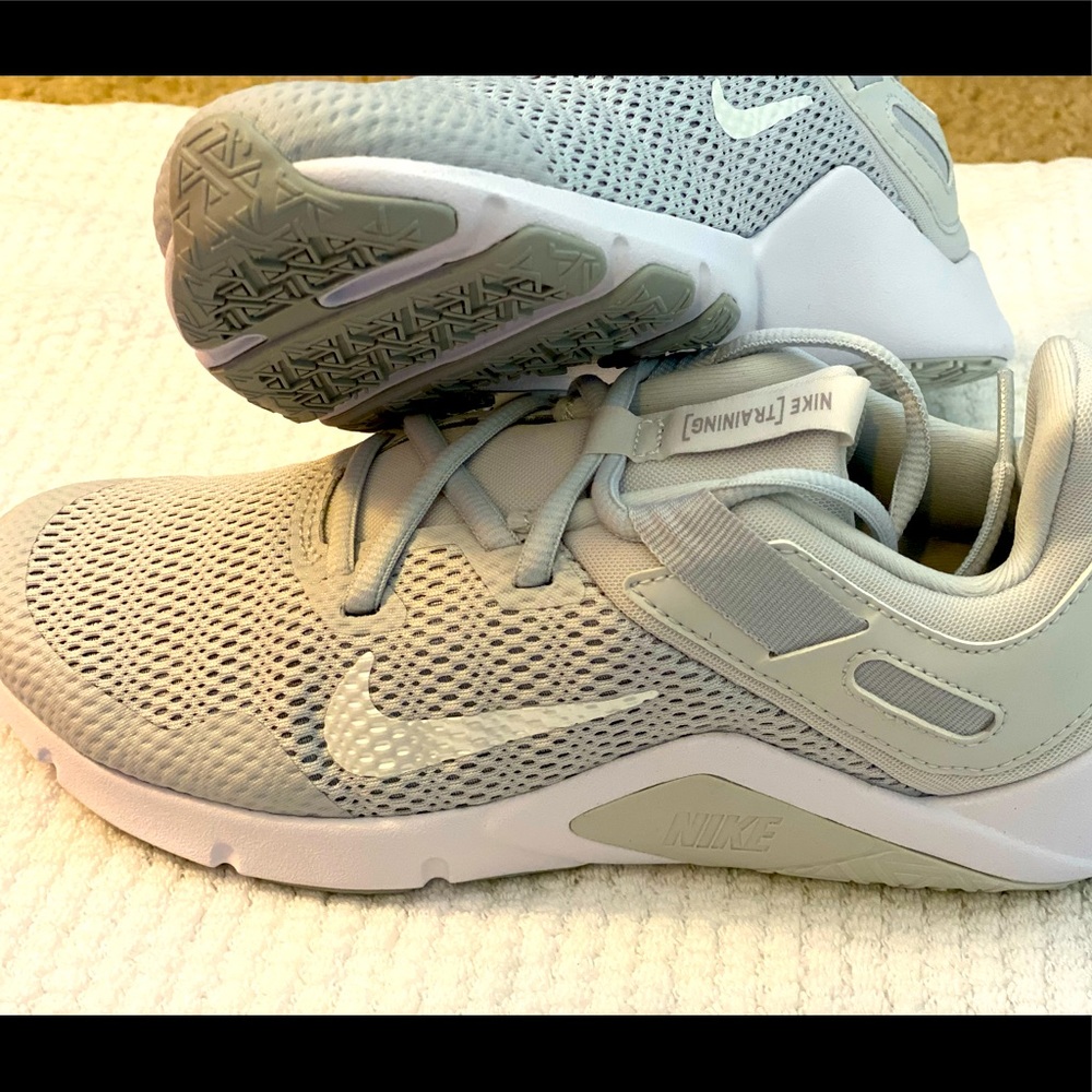 NWOT - Nike Legend Essential